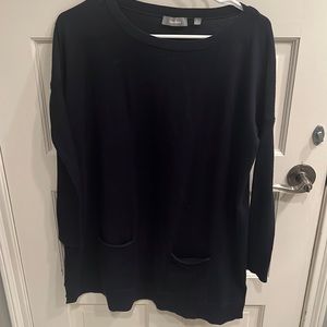 Navy king sweater with fitted arms